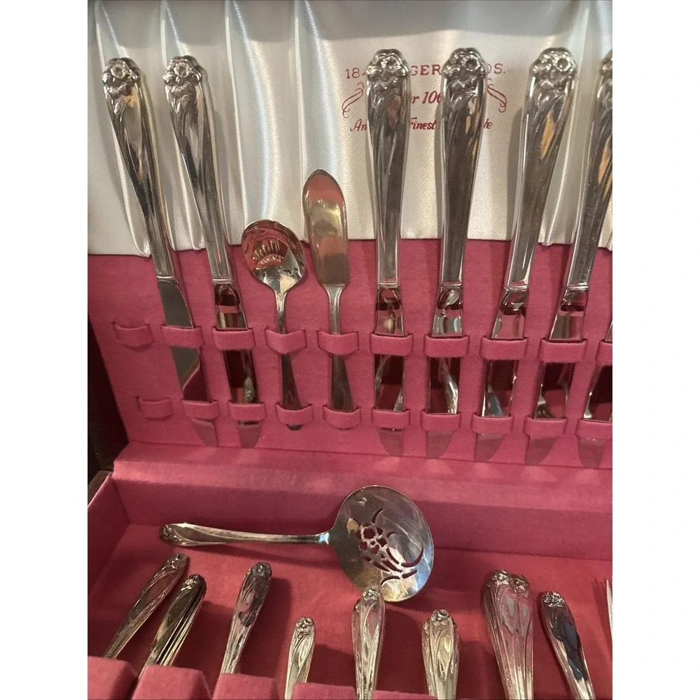 1847 Rogers Bros Silverplate Daffodil Wood Chest 61 Pieces Set 1950S #1